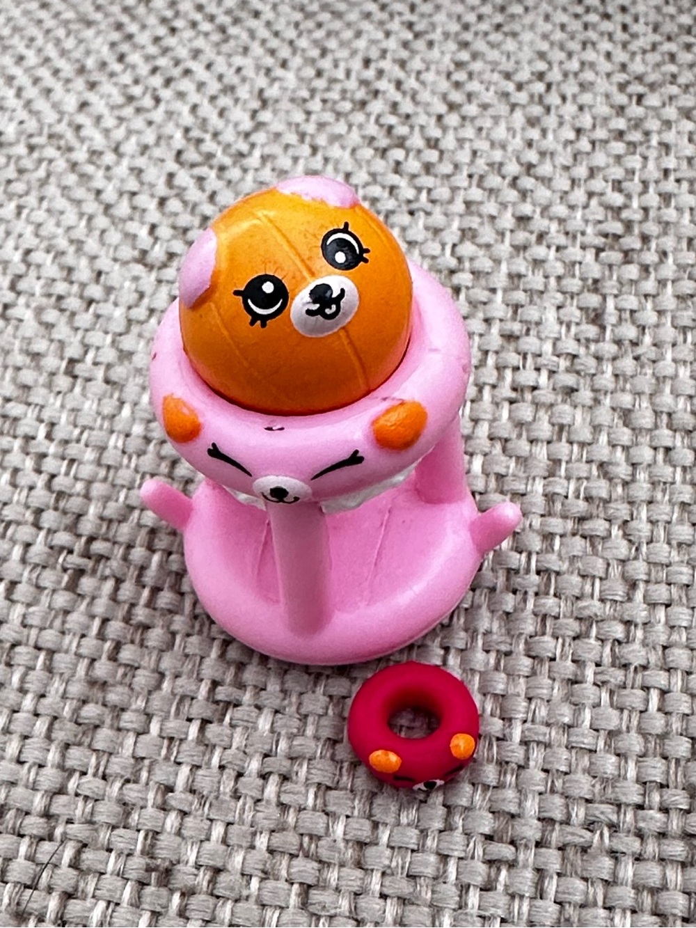 Shopkins Petkins happy places figure